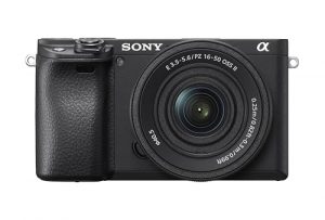 Sony Alpha 6400 APS-C Spiegellose Kamera mit 16-50mm Objektiv (Schneller 0,02s Autofokus mit Augenerkennung für Mensch und Tier, 4K-Filmaufnahmen und neigbares Display für Vlogging)
