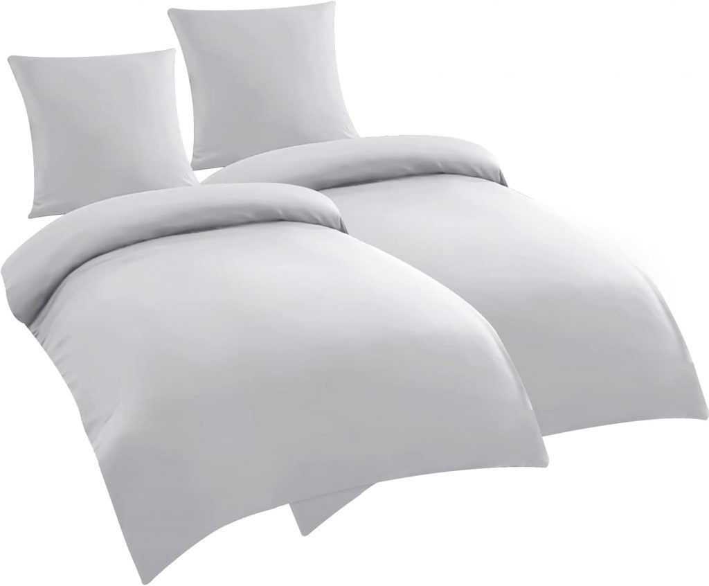 PHF 4teilig Bettwäsche 135x200, Bettbezüge 135x200 cm mit 2er Kissenbezüge 80x80 cm, Weich und Bügelfrei Bettwäsche 135x200cm aus Mikrofaser mit Reißverschluss,Hellgrau11.99€ ➡️ https://www.amazon.de/dp/B0BNQB9SSP/?tag=preisfehlerheute-21