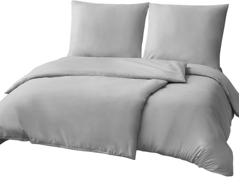 RUIKASI Bettwäsche 135x200 4teilig Grau - Hellgrau Mikrofaser Bettwäsche-Sets Oeko-TEX, 2 Bettbezüge 135x200cm + 2 Kissenbezüge 80x80cm mit Reißverschluss, Weich und Bügelfrei25,49€ statt 29,99€➡️ https://www.amazon.de/dp/B078HYWYWT/?tag=preisfehlerheute-21