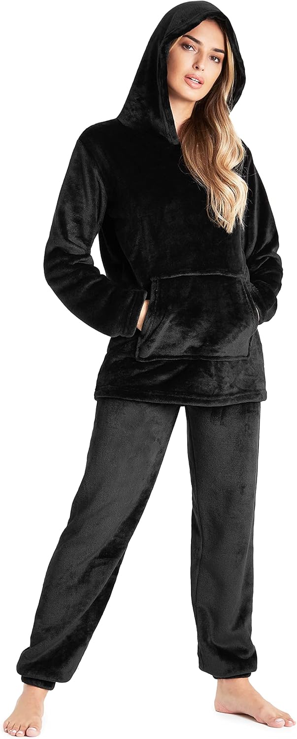 CityComfort Schlafanzug Damen Lang mit Kapuze, Pyjama Damen Set aus Flauschigem Fleece, Geschenke für Frauen & Teenager (Schwarz, L)15.75€ ➡️ https://www.amazon.de/dp/B08LZJ6685/?tag=preisfehlerheute-21