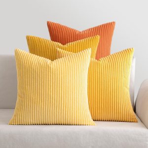 MIULEE Kordsamt Kissenbezug Weiche Kissenhülle Dekorative Sofakissen Quadratische Dekokissen Moderne Zierkissenbezug Gestreifte Kissenbezüge für Wohnzimmer Schlafzimmer 4 Stück 40x40cm Orange15,89€ statt 23,99€➡️ https://www.amazon.de/dp/B0BPMBX2V8/?tag=preisfehlerheute-21