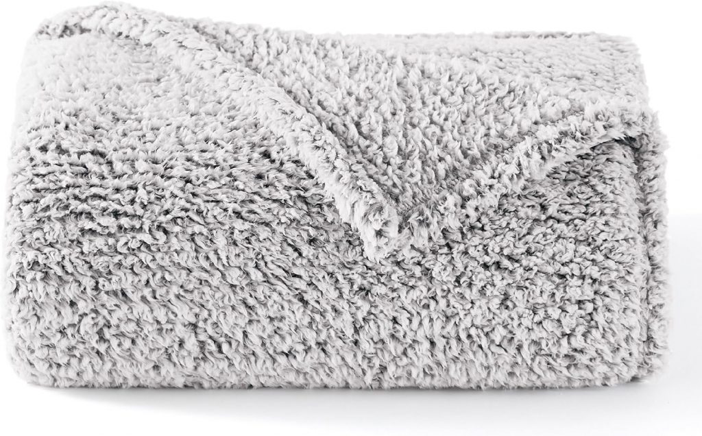 🤴 BEDSURE Decke Sofa Kuscheldecke Flauschig Hellgrau – Warm Sherpa Sofaüberwurf Winter Decke, Dicke Couchdecke, 150×200 cm XL Flauschige Wohndecke für Couch23,99€ statt 29,99€ – 21,0 🔥🚚 Verkauft von Bedsure EU und Versand durch Amazon2,426 Bewertungen: 4.6 / 5.0 ⭐️⭐️⭐️⭐️⭐️🛒 zu Amazon https://www.amazon.de/dp/B0978RFML2/?th=1&tag=preisfehlerheute-21#038;psc=1&tag=preisfehlerheute-21