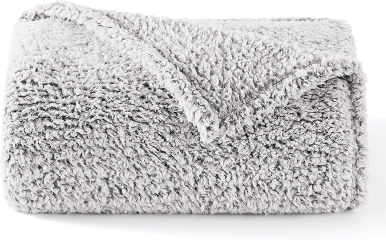 🤴 BEDSURE Decke Sofa Kuscheldecke Flauschig Hellgrau - Warm Sherpa Sofaüberwurf Winter Decke, Dicke Couchdecke, 150x200 cm XL Flauschige Wohndecke für Couch23,99€ statt 29,99€ - 21,00 % 🔥🚚 Verkauft von Bedsure EU und Versand durch Amazon2,426 Bewertungen: 4.6 / 5.0 ⭐️⭐️⭐️⭐️⭐️🛒 zu Amazon https://www.amazon.de/dp/B0978RFML2/?amp%3Btag=preisfehlerheute-21&amp%3Bth=1&amp%3Bpsc=1&tag=preisfehlerheute-21