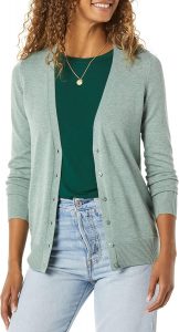 👑 Amazon Essentials Damen Leichter Cardigan mit V-Ausschnitt (in Übergröße erhältlich)16,66€ statt 23,80€ - 30,00 % 🔥🚚 Verkauft durch Amazon und Versand durch Amazon23,157 Bewertungen: 4.3 / 5.0 ⭐️⭐️⭐️⭐️🛒 zu Amazon https://www.amazon.de/dp/B08T7GV651/?th=1&%3Bpsc=1&%3Btag=preisfehlerheute-21&tag=preisfehlerheute-21