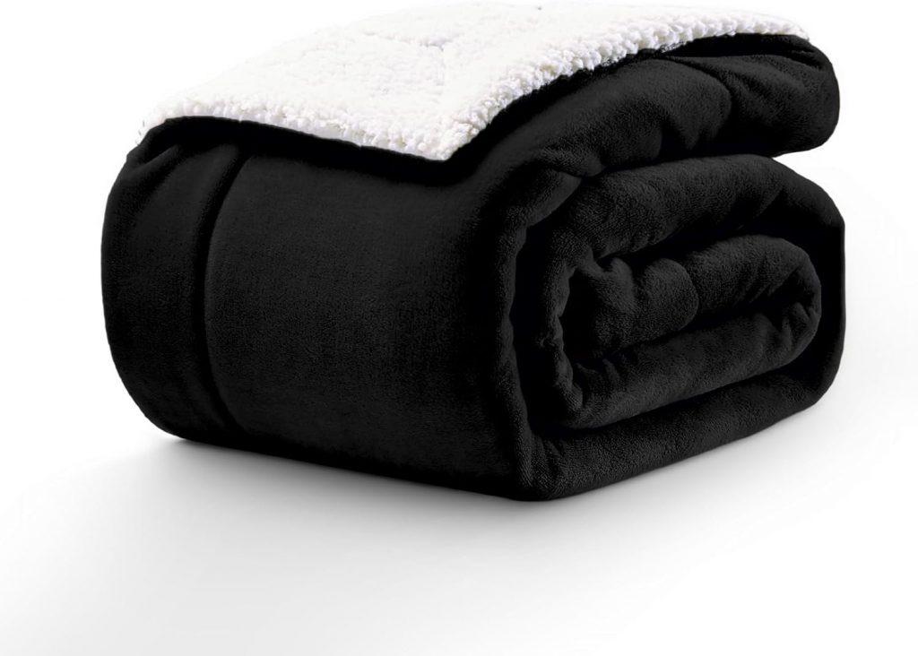 CELESTA Sherpa Kuscheldecke Flauschige 150 x 200 cm XL, Winterdecke Extra Dicke & Schwer, Wohndecke für Sofa Couch Bett, Warm & Weich, Schwarz18,19€ statt 27,99€➡️ https://www.amazon.de/dp/B0FWHKRSKH/?tag=preisfehlerheute-21