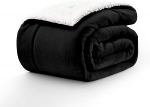 CELESTA Sherpa Kuscheldecke Flauschige 150 x 200 cm XL, Winterdecke Extra Dicke & Schwer, Wohndecke f&uuml;r Sofa Couch Bett, Warm & Weich, Schwarz18,19&euro; statt 27,99&euro;➡️ https://www.amazon.de/dp/B0FWHKRSKH/?tag=preisfehlerheute-21