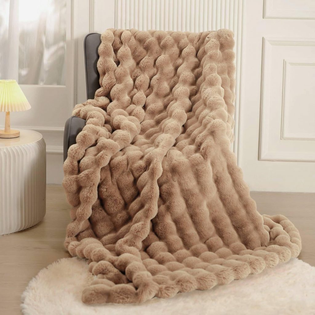 Gezu Kuscheldecke Flauschig Plüsch Decke 150x200cm Kaffee Super Weiche Kuschelige Fuzzy Bettdecken Kaninchen Kunstfell Decke Leichte Decken Warme Kuscheldecke für Couch Bett Sofa Schlafzimmer Büro21,00€ statt 59,99€➡️ https://www.amazon.de/dp/B0DD421Y8C/?tag=preisfehlerheute-21