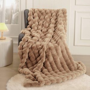 Gezu Kuscheldecke Flauschig Pl&uuml;sch Decke 150x200cm Kaffee Super Weiche Kuschelige Fuzzy Bettdecken Kaninchen Kunstfell Decke Leichte Decken Warme Kuscheldecke f&uuml;r Couch Bett Sofa Schlafzimmer B&uuml;ro21,00&euro; statt 59,99&euro;➡️ https://www.amazon.de/dp/B0DD421Y8C/?tag=preisfehlerheute-21