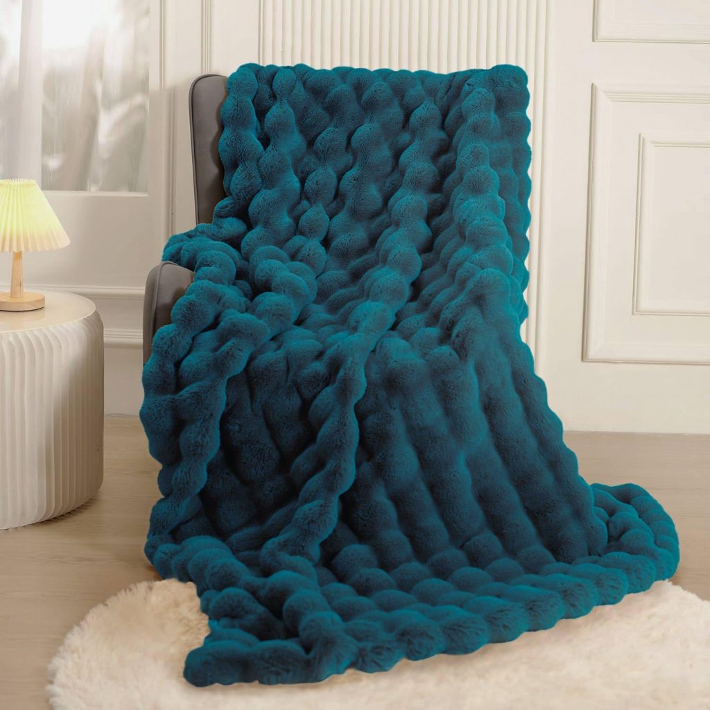 Gezu Kuscheldecke Flauschig Plüsch Decke 150x200cm Blau Super Weiche Kuschelige Fuzzy Bettdecken Kaninchen Kunstfell Decke Leichte Decken Warme Kuscheldecke für Couch Bett Sofa Schlafzimmer Büro21,00€ statt 35,99€➡️ https://www.amazon.de/dp/B0DD3YS77J/?tag=preisfehlerheute-21