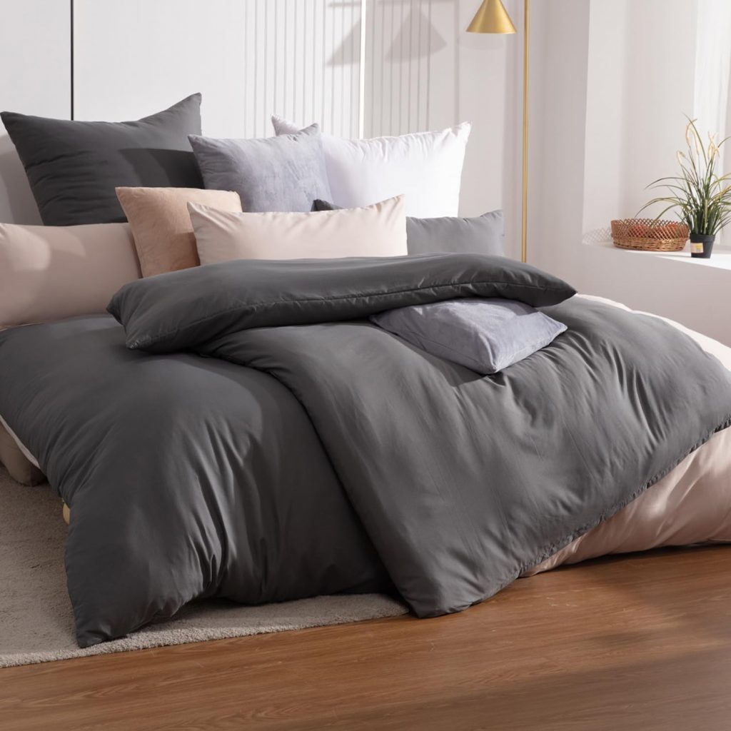 Soifox Bettwäsche 135x200 4teilig Anthrazit bettwäsche sets aus Mikrofaser bügelfrei & knitterfrei - Bettbezug 2er Set + Kissenbezug 2er Set 80x80 mit Reißverschlus16,99€ statt 19,99€➡️ https://www.amazon.de/dp/B09CT48GVM/?tag=preisfehlerheute-21