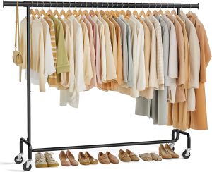 SONGMICS Kleiderst&auml;nder auf Rollen, Garderobenst&auml;nder, hochbelastbar, ausziehbare Kleiderstange, bis 110 kg belastbar, 45 x (160-200) x 162,9 cm, aus Metall, verchromt, mattschwarz HSR176B0139,99&euro; statt 49,99&euro;➡️ https://www.amazon.de/dp/B0DL61RJVK/?tag=preisfehlerheute-21