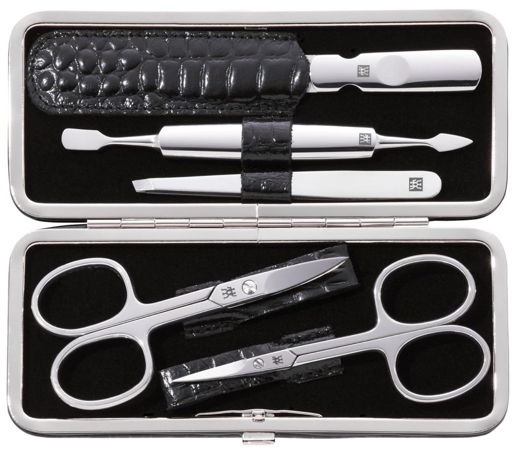 🤴 Zwilling Rahmenetui, Croco Lacquer, 5-tlg., schwarz, 1 Stück66,45€ statt 114,95€ – 43,0 🔥🚚 Verkauft durch Amazon und Versand durch Amazon902 Bewertungen: 4.7 / 5.0 ⭐️⭐️⭐️⭐️⭐️🛒 zu Amazon https://www.amazon.de/dp/B009HUFDO2/?th=1&tag=preisfehlerheute-21#038;psc=1&tag=preisfehlerheute-21