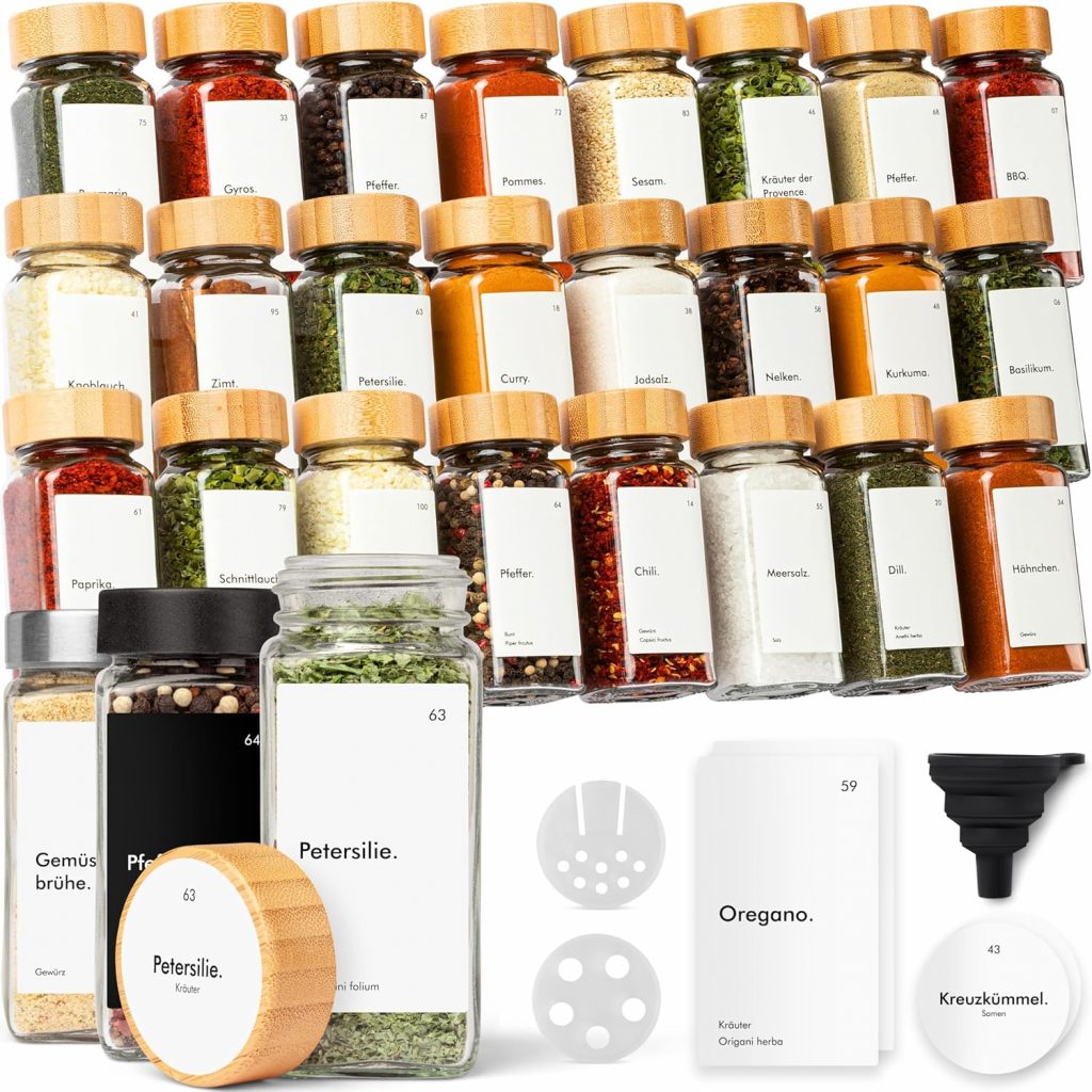 KIVY Gewürzgläser mit Streueinsatz [24x 120ml] + 240 Wasserfeste Label – Luftdichte Gewürzgläser eckig – Gewürzdosen Set – Gewürzstreuer Bambus – Spice jars – Gewürzbehälter mit Holzdeckel