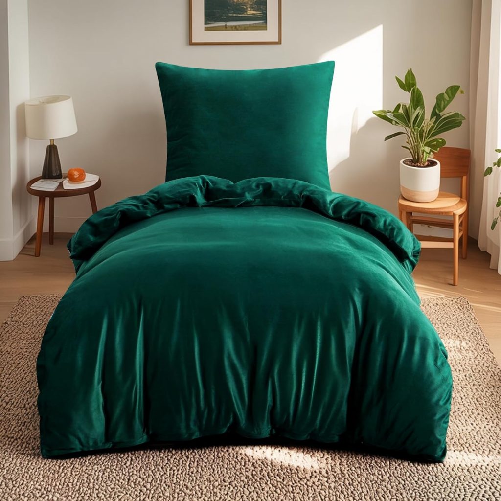 👑 Aisbo Winter Plüsch Bettwäsche 155x220 2teilig Dunkelgrün - Flanell Flauschige Warme Bettbezug und Kissenbezug 80x80 cm, Teddy Fleece Samt Cashmere Touch Winterbettwäsche mit Reißverschluss16,98€ statt 35,99€ - 53,00 % 🔥🚚 Verkauft von Aisbo EU und Versand durch Amazon169 Bewertungen: 4.6 / 5.0 ⭐️⭐️⭐️⭐️⭐️🛒 zu Amazon https://www.amazon.de/dp/B0F1D21VRZ/?amp%3Btag=preisfehlerheute-21&%3Bamp%3Bth=1&%3Bamp%3Bpsc=1&tag=preisfehlerheute-21