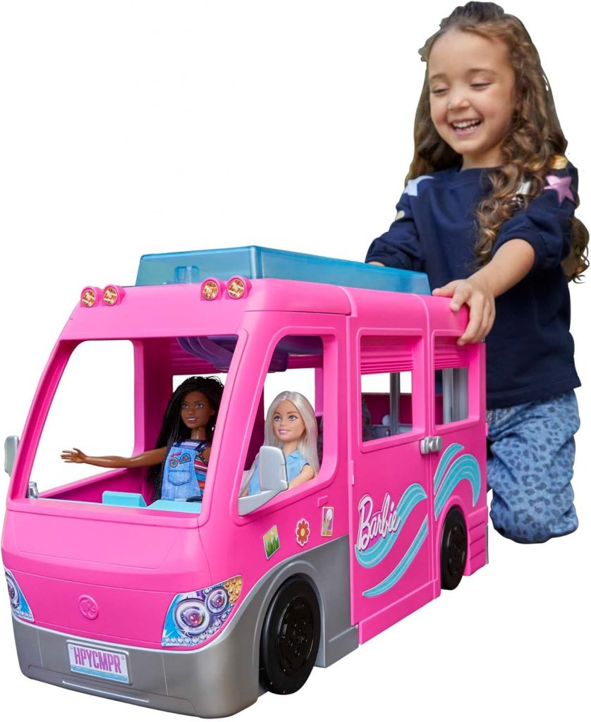 Barbie Super Abenteuer-Camper Fahrzeug, mit 7 Spielbereichen, inkl. Pool und Rutsche, 60+ Camping-Zubehörteilen, ohne Puppe, Geschenk, ab 3 Jahren geeignet, HCD46🔥 ➡️ https://www.amazon.de/dp/B09BW4HTM9/?tag=preisfehlerheute-21
