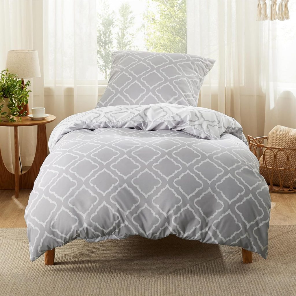 🤴 BEDSURE Bettwäsche 135x200 2teilig Bettbezug - Bettwäsche-Sets 135 x 200 cm mit Kissenbezug 80x80 cm, Weich Wendebettwäsche Bedding Gitter Grau Muster für Einzelbett mit Reißverschluss14,00€ statt 19,98€ - 30,00 % 🔥🚚 Verkauft von Bedsure EU und Versand durch Amazon15,852 Bewertungen: 4.3 / 5.0 ⭐️⭐️⭐️⭐️🛒 zu Amazon https://www.amazon.de/dp/B07PLP7P8P/?amp%3Btag=preisfehlerheute-21&%3Bamp%3Bth=1&%3Bamp%3Bpsc=1&tag=preisfehlerheute-21