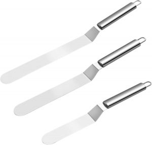 Torten Winkelpalette Set, 3 Stück STreichpaletten für Torten 6/8/10in, Zuckerguss Icing Spachtel, Winkelpalette Torte zum Bestreichen, Zuckergussmesser zum Dekorieren von Kuchen, Gebäck und Backen2.99€ ➡️ https://www.amazon.de/dp/B0D4244S85/?tag=preisfehlerheute-21