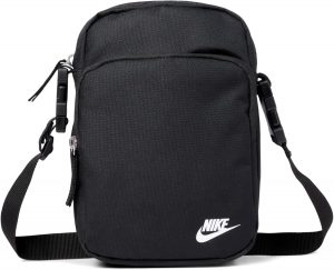 🤴 Nike Heritage Crossbody-Tasche (4 l), DB045617,82&euro; statt 27,99&euro; - 37,00 % 🔥🚚 Verkauft und Versand durch Plutosport2,265 Bewertungen: 4.7 / 5.0 ⭐️⭐️⭐️⭐️⭐️🛒 zu Amazon https://www.amazon.de/dp/B098YPZPXV/?tag=preisfehlerheute-21