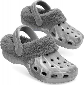 CityComfort Clogs Kinder Gr&ouml;&szlig;e 27-33, Hausschuhe Kinder M&auml;dchen mit Sherpa Fleecefutter, Winterhausschuhe mit Schuh Riemen, Geschenke f&uuml;r M&auml;dchen (28 EU, Camouflage-Grau)2.82&euro; ➡️ https://www.amazon.de/dp/B0D49QDFGD/?tag=preisfehlerheute-21